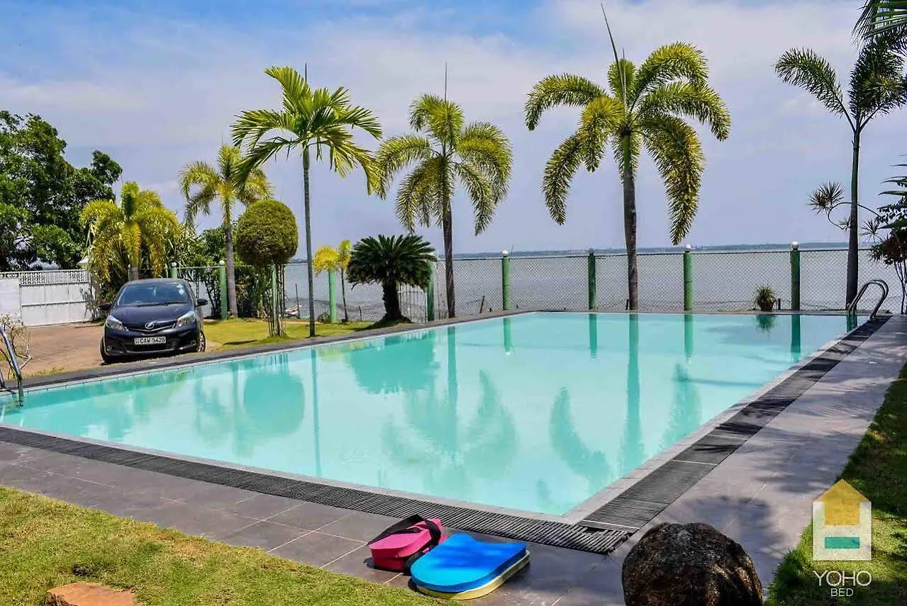 Отель Rainbow Lagoon Villa Негомбо
