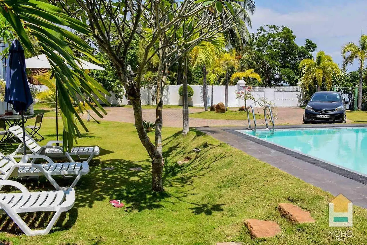 Rainbow Lagoon Villa Негомбо Отель